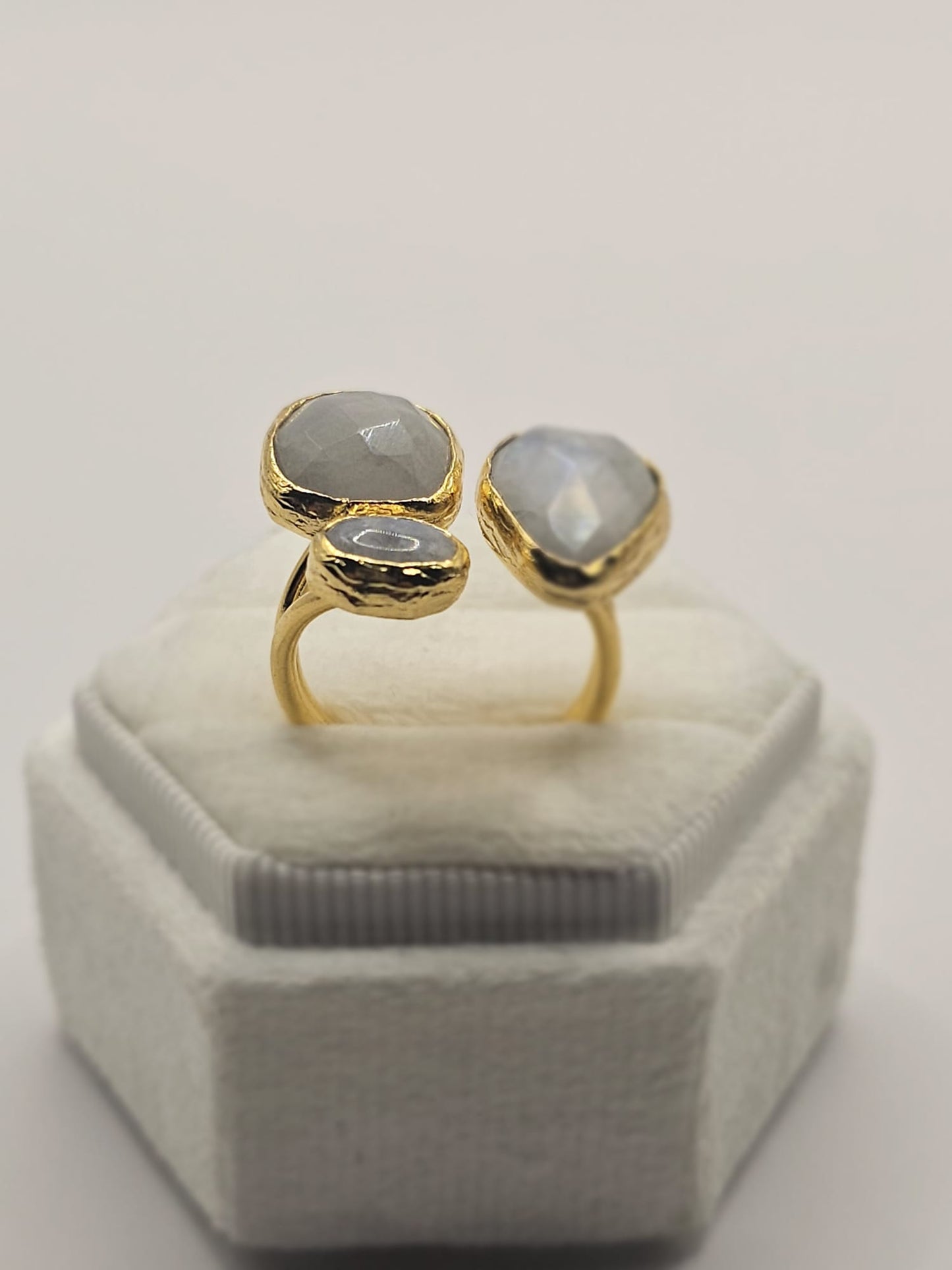 Shyn Mother of Pearl 3 stone Ring