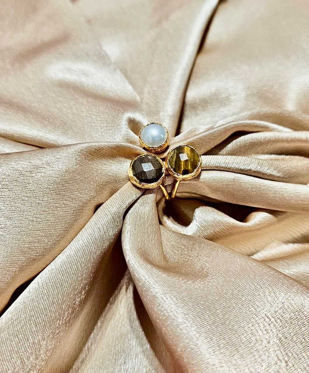 Miray 3 Round Stone Ring