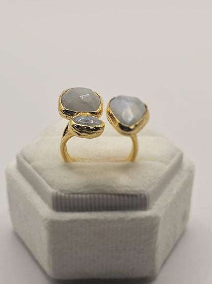 Shyn Mother of Pearl 3 Stone Ring