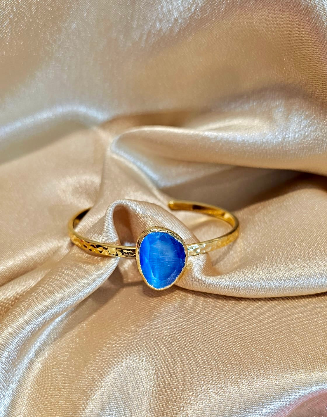 Aydin Cat Eye Bangle