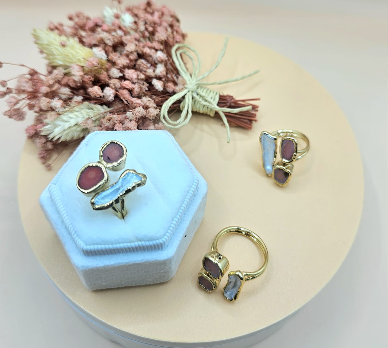 Aydın Pink 3 Stone Ring with white mother of pearl