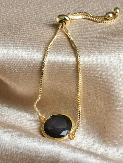 Miray Round stone toggle bracelet