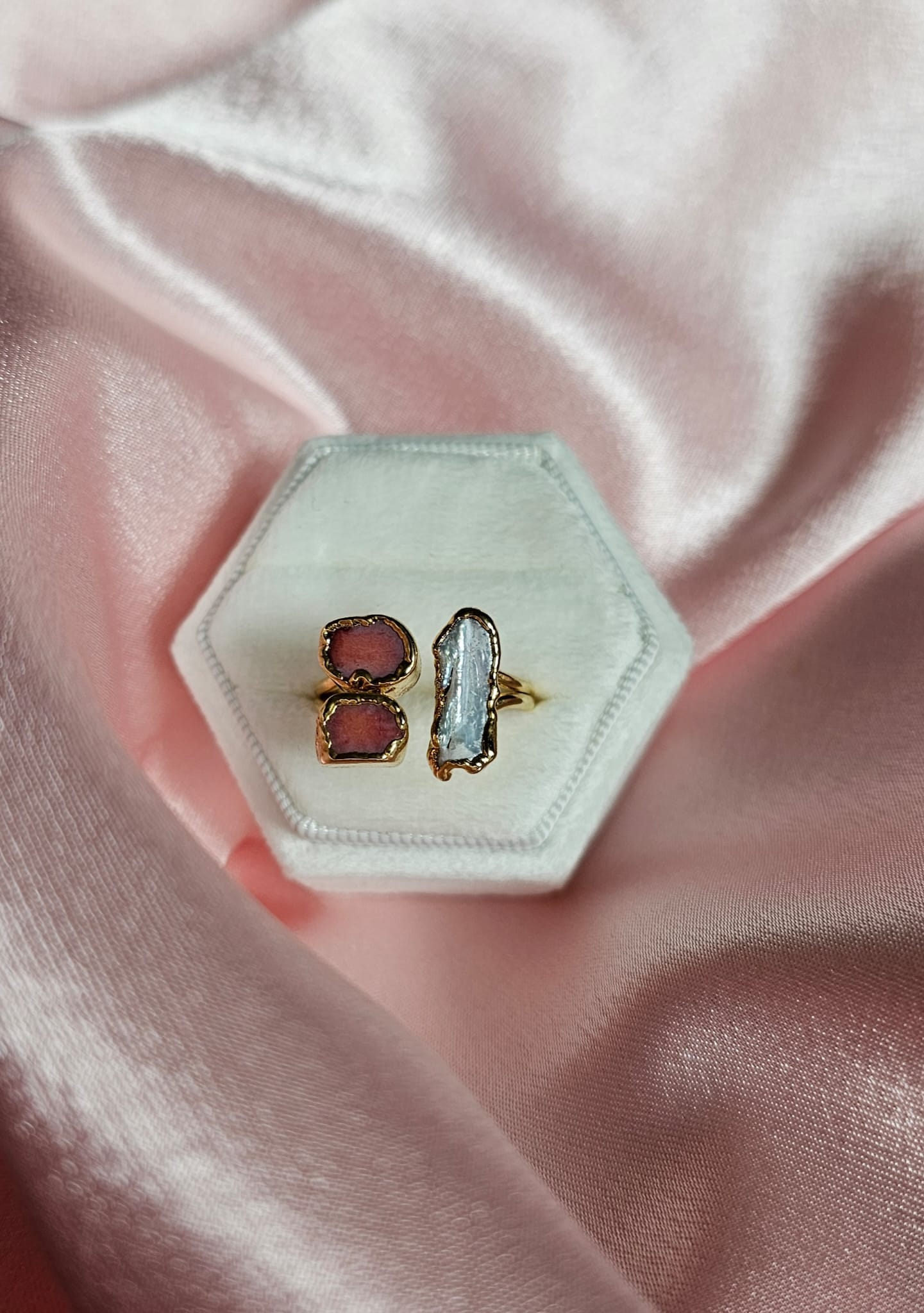 Aydın Pink 3 Stone Ring with white mother of pearl