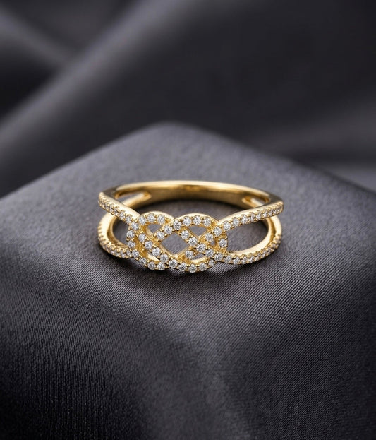 Intertwined knot Ring