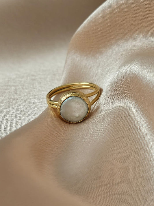 Shyn Mother of Pearl Round Ring