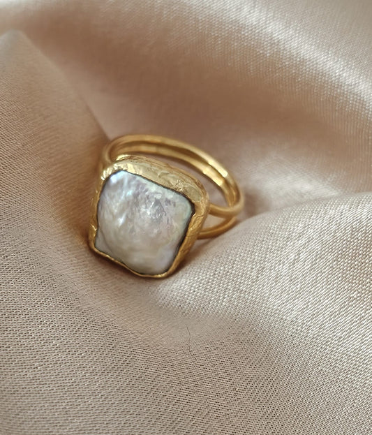 Shyn Mother of Pearl Square Ring