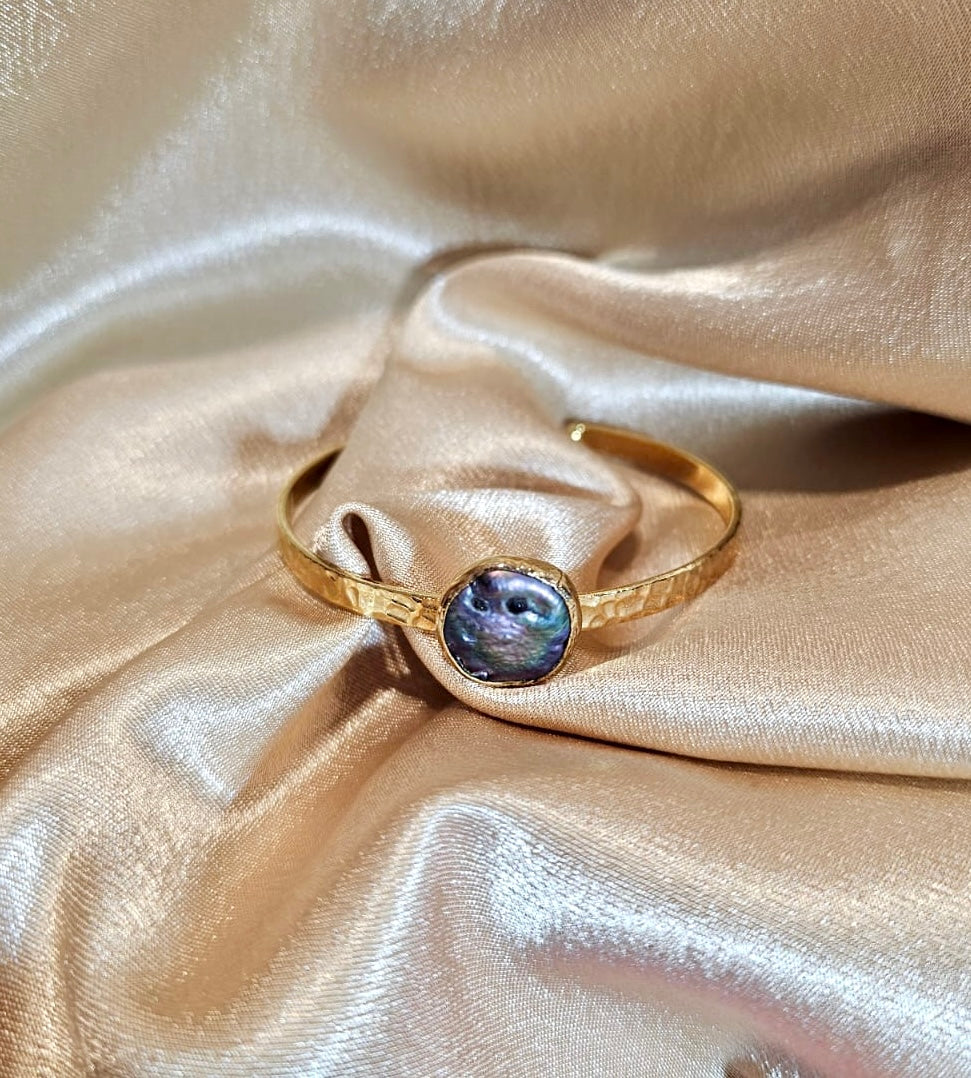 Shyn Mother of Pearl Round Bangle